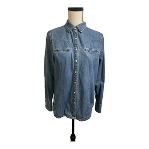 Duluth trading womens snap front pearlized buttons jean shirt. Size small